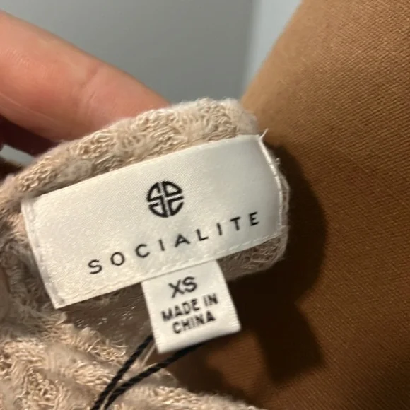 Socialite Henley Top Oatmeal and White Size XS NWT Super Soft Long Sleeve - Picture 6 of 6